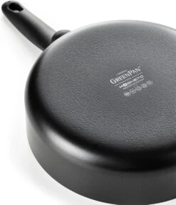 GreenPan Cambridge Hapjespan Met Deksel 28cm - Zwart - Inductie - PFAS-vrij -Keuken Pot 1026x1200