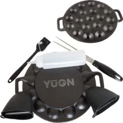 YUGN BLACK Poffertjespan Poffertjesmaker 6 Delige Set - 19 Poffertjes Incl Doseerfles Kwast Poffertjesvork Siliconen Ovenwanten - Platte Onderkant Poffertjespan Inductie Poffertjespan Elektrisch - Cadeau Tip -Keuken Pot 1198x1200 2