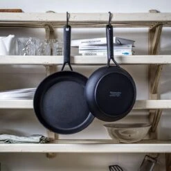 KitchenAid Classic Aluminium Koekenpannenset 2-delig ø24+28cm - Zwart - Inductie 9 KitchenAid Classic Aluminium Koekenpannenset 2-delig ø24+28cm - Zwart - Inductie -Keuken Pot 1200x1199 11