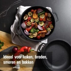 Daumonet Ducasse Gietijzeren Double Use Braadpan - Combi Sudderpan Zwart - 2-in-1 Bak- En Braadpan - PFAS & PFOA Vrij - Rond - Ø 26 Cm - 4,4 Liter - Emaille - Alle Warmtebronnen - Elektrisch - Gas - Halogeen - Inductie - Keramisch -Keuken Pot 1200x1200 1072