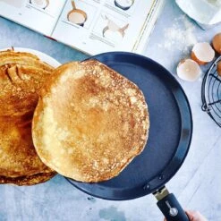 GreenPan Essentials Pannenkoekenpan 24cm - Zwart - Inductie - PFAS-vrij 11 GreenPan Essentials Pannenkoekenpan 24cm - Zwart - Inductie - PFAS-vrij -Keuken Pot 1200x1200 1115