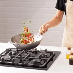 Navaris Grote Wokpan Geschikt Voor Inductie - Koolstofstalen Wok Met Twee Handvaten - Carbon Steel Wok 30 Cm Diameter - Voor Roerbak- En Wokgerechten -Keuken Pot 1200x1200 1152