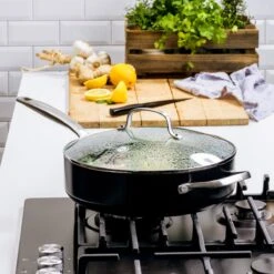 GreenPan Copenhagen Stoofpan Met Deksel En Extra Handvat 28cm/4.3L 8 GreenPan Copenhagen Stoofpan Met Deksel En Extra Handvat 28cm/4.3L -Keuken Pot 1200x1200 1165