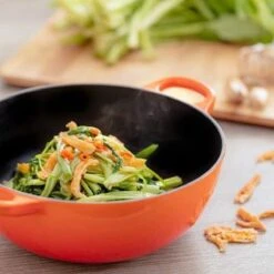 Le Creuset Wokpan / Balti Dish - Mat Zwart - ø 24 Cm / 2.7 Liter - Geëmailleerde Anti-aanbaklaag -Keuken Pot 1200x1200 1417