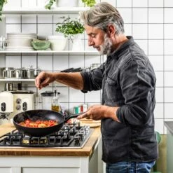 KitchenAid Classic Forged Aluminium Wok ø28cm - Zwart - Inductie - Anti-aanbak -Keuken Pot 1200x1200 1421