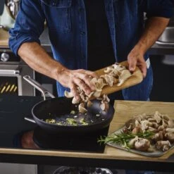 KitchenAid Hard Geanodiseerd Aluminium Wok ø30cm - Zwart - Inductie - Anti-aanbak 6 KitchenAid Hard Geanodiseerd Aluminium Wok ø30cm - Zwart - Inductie - Anti-aanbak -Keuken Pot 1200x1200 1435