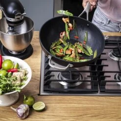 KitchenAid Hard Geanodiseerd Aluminium Wok ø30cm - Zwart - Inductie - Anti-aanbak 9 KitchenAid Hard Geanodiseerd Aluminium Wok ø30cm - Zwart - Inductie - Anti-aanbak -Keuken Pot 1200x1200 1438