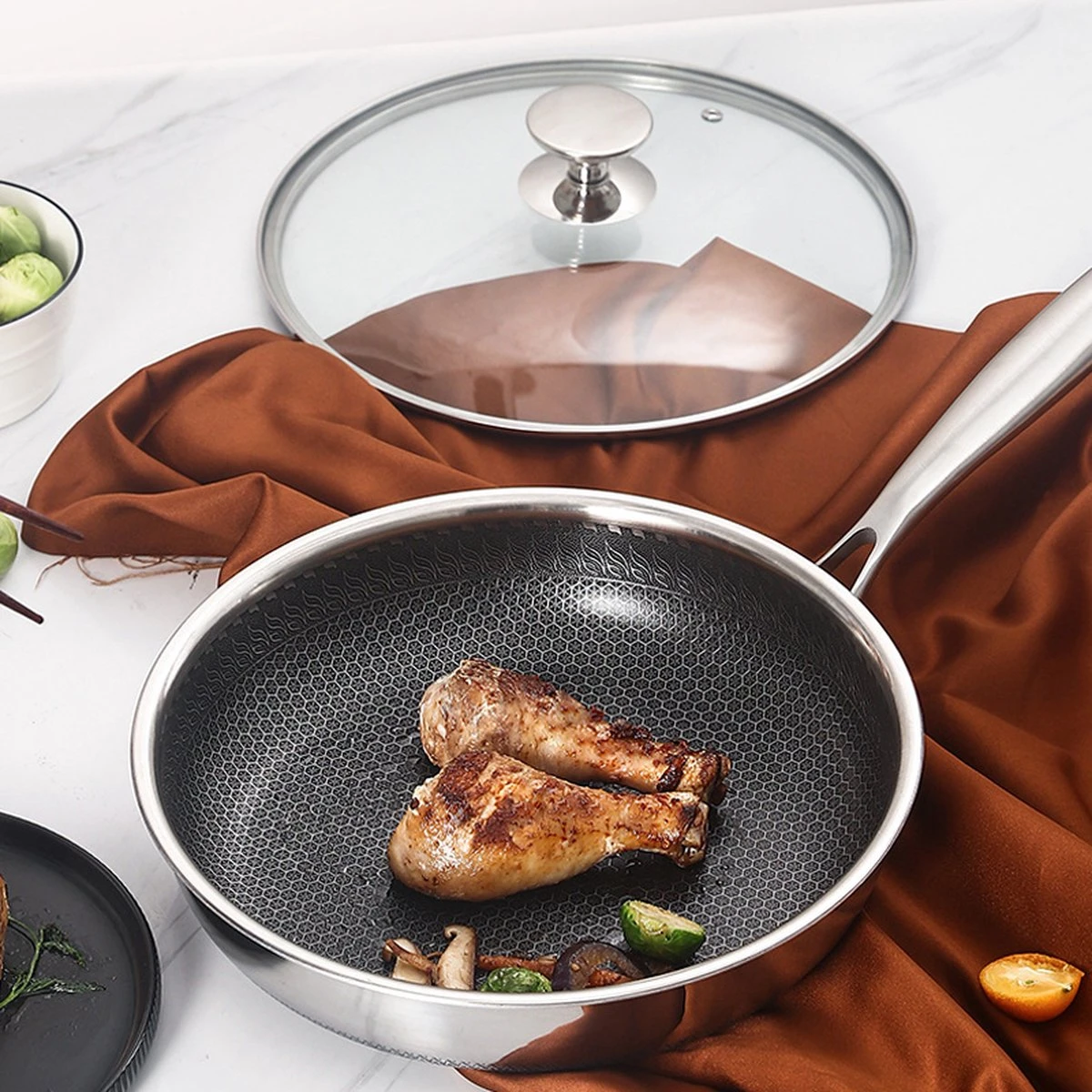 MONFORTT. Hapjespan Ø 28cm Anti-aanbaklaag 7 lagen staal met deksel MONFORTT. Hapjespan Ø 28cm Anti-aanbaklaag 7 Lagen Staal Met Deksel -Keuken Pot 1200x1200 1606