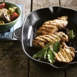 Le Creuset Gietijzeren Vierkante Grillpan - 26cm - Mat Zwart 3 Le Creuset Gietijzeren Vierkante Grillpan - 26cm - Mat Zwart -Keuken Pot 1200x1200 1663