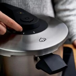 Springlane Roestvrijstalen Snelkookpan - Inductie - Pressure Cooker - 6,0 L Met Stoommand 7 Springlane Roestvrijstalen Snelkookpan - Inductie - Pressure Cooker - 6,0 L Met Stoommand -Keuken Pot 1200x1200 1741