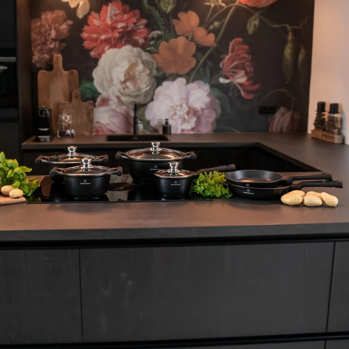 Herenthal Inductie Pannenset - Luxe 10-delige Koekenpanset - Voor alle Warmtebronnen - Met Glazen Deksels en Koudgrepen - Zwart Herenthal Inductie Pannenset - Luxe 10-delige Koekenpanset - Voor Alle Warmtebronnen - Met Glazen Deksels En Koudgrepen - Zwart -Keuken Pot 1200x1200 203