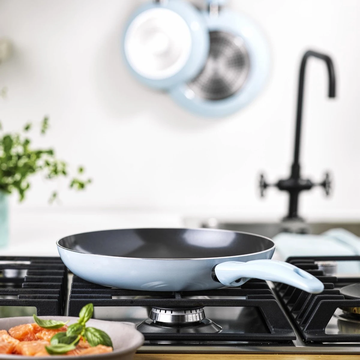 VitaVerde Expert koekenpannenset Ø 24cm + Ø 28cm - lichtblauw - inductie - PFAS-vrij VitaVerde Expert Koekenpannenset Ø 24cm + Ø 28cm - Lichtblauw - Inductie - PFAS-vrij -Keuken Pot 1200x1200 371