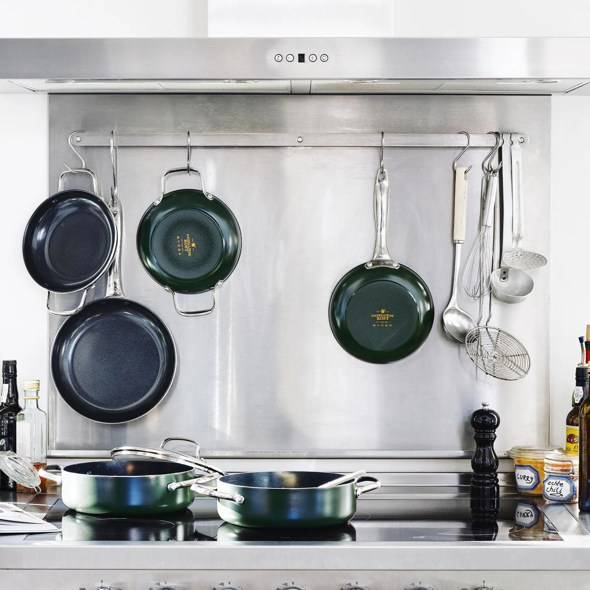 Dagelijkse kost door Jeroen Meus - wok ø28cm - inductie - anti-aanbak - PFAS-vrij Dagelijkse Kost Door Jeroen Meus - Wok ø28cm - Inductie - Anti-aanbak - PFAS-vrij -Keuken Pot 1200x1200 377