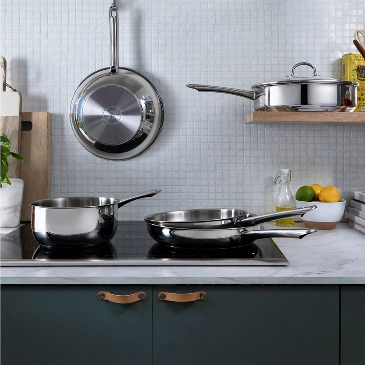 BK Hapjespan - met deksel - Bright RVS - ø 28 cm - Zonder anti-aanbaklaag BK Hapjespan - Met Deksel - Bright RVS - ø 28 Cm - Zonder Anti-aanbaklaag -Keuken Pot 1200x1200 468