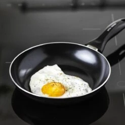 VitaVerde Expert Koekenpannenset Ø 24cm + Ø 28cm - Zwart - Inductie - PFAS-vrij -Keuken Pot 1200x1200 485