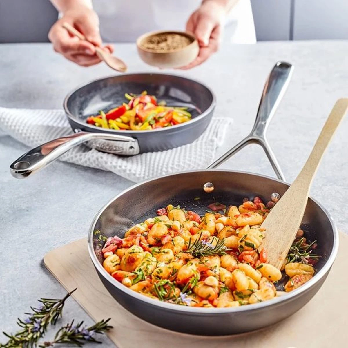 Demeyere 12628 Alu Pro 5 Ceraforce Antikleef Bakpan 28 Cm Demeyere 12628 Alu Pro 5 Ceraforce Antikleef Bakpan 28 Cm -Keuken Pot 1200x1200 549