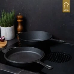 Chefarone Gietijzeren Pan - 2-in-1 Braadpan Inclusief Deksel - Geschikt Voor Alle Warmtebronnen -Keuken Pot 1200x1200 938