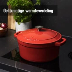 Daumonet Carême Rouge Gietijzeren Braadpan - Sudderpan Kersen Rood - Rond - Ø26 Cm - 4,4 Liter - PFAS & PFOA Vrij - Emaille - Geschikt Voor Alle Warmtebronnen - Elektrisch - Gas - Halogeen - Inductie - Keramisch - Vaatwasserbestendig 7 Daumonet Carême Rouge Gietijzeren Braadpan - Sudderpan Kersen Rood - Rond - Ø26 Cm - 4,4 Liter - PFAS & PFOA Vrij - Emaille - Geschikt Voor Alle Warmtebronnen - Elektrisch - Gas - Halogeen - Inductie - Keramisch - Vaatwasserbestendig -Keuken Pot 1200x1200 972