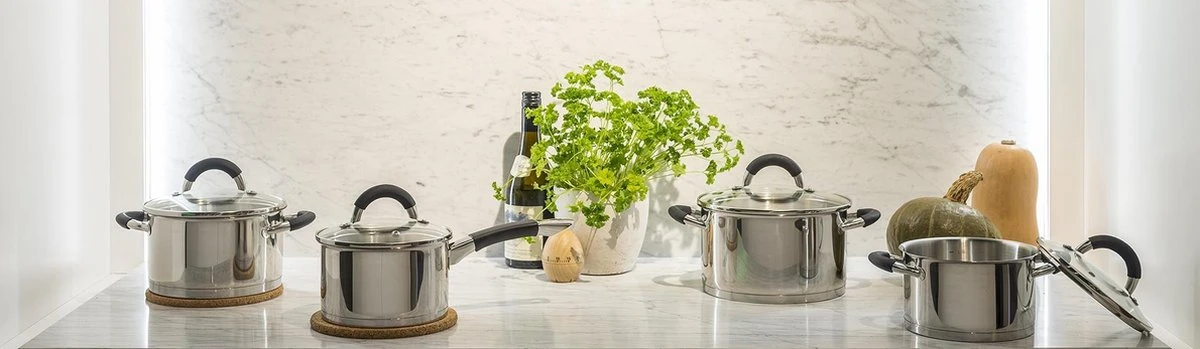 Sola Pannenset Venice - 4 delig - Ø 16,16,18,20 cm - Zilver - RVS - Sandwichbodem Sola Pannenset Venice - 4 Delig - Ø 16,16,18,20 Cm - Zilver - RVS - Sandwichbodem -Keuken Pot