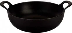 Le Creuset Wokpan / Balti Dish - Mat Zwart - ø 24 Cm / 2.7 Liter - Geëmailleerde Anti-aanbaklaag -Keuken Pot 1200x547