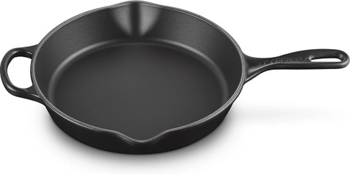 Le Creuset Hoge Ronde Skillet Mat Zwart 26cm Le Creuset Hoge Ronde Skillet Mat Zwart 26cm -Keuken Pot 1200x597 11