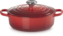 Le Creuset - Gietijzeren - Lage Braadpan - 24cm - Kersenrood 12 Le Creuset - Gietijzeren - Lage Braadpan - 24cm - Kersenrood -Keuken Pot 1200x695 2