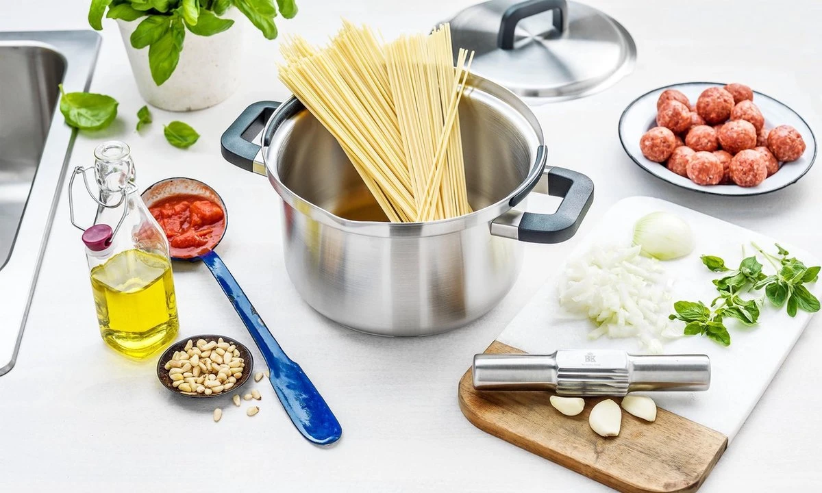 BK Flow Cool Pannenset - 4-delig – RVS deksels - Veilig afgietsysteem - geschikt voor alle warmtebronnen BK Flow Cool Pannenset - 4-delig – RVS Deksels - Veilig Afgietsysteem - Geschikt Voor Alle Warmtebronnen -Keuken Pot 1200x720 1