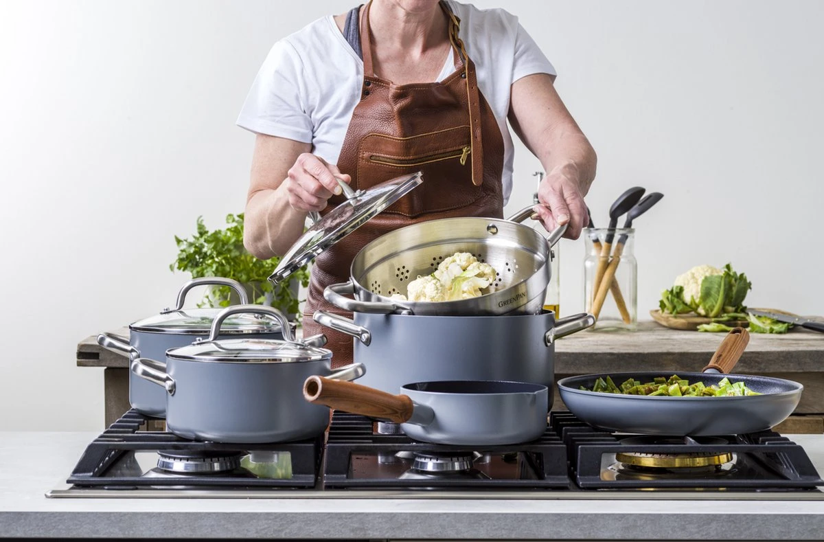 GreenPan Mayflower Pro pannenset - 10-delig - grijs - inductie - PFAS-vrij GreenPan Mayflower Pro Pannenset - 10-delig - Grijs - Inductie - PFAS-vrij -Keuken Pot 1200x789 2