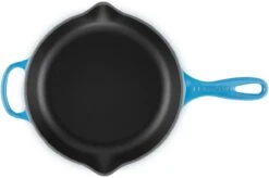 Le Creuset - Gietijzeren Ronde Skillet In Azure 23cm 4 Le Creuset - Gietijzeren Ronde Skillet In Azure 23cm -Keuken Pot 1200x798 1