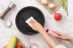 Royalty Line Inductie Pannenset - Luxe 14-delige Pannenset Marmeren Coating - Pannen Met Afneembare Handvaten - Oven-Ready - PFAS-Vrij - Voor Alle Warmtebronnen - Afneembare Koudgrepen - Antiaanbaklaag - Koekenpan Met Glazen Deksels - Roze -Keuken Pot 1200x799 123