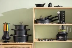 Swiss Pro+ - SWP41D22 - Pannenset 41 Delig - Foodprocessor - Messenblok 8 Delig - Kookgerei Set Met Houder 7 Delig - Starters Pakket - 2022 Serie - Limited Edition -uitzet -Keuken Pot 1200x799 135