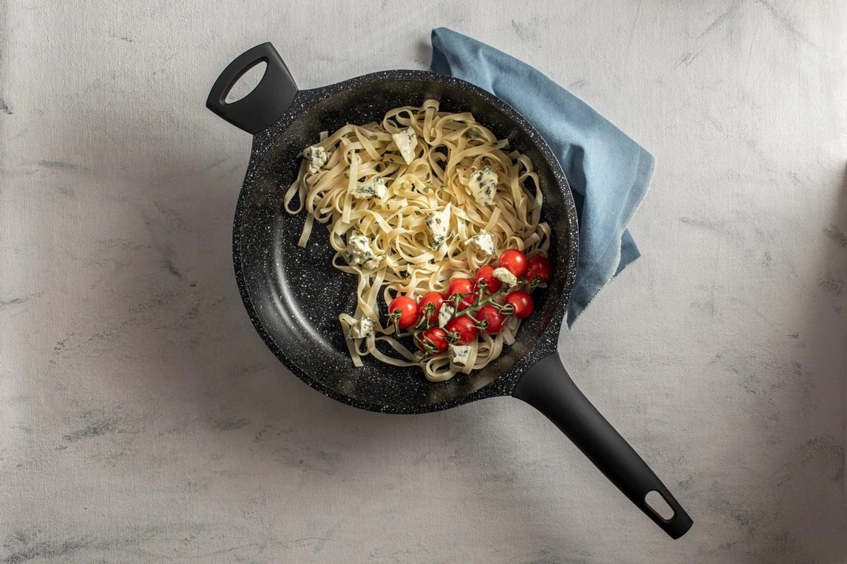 Sola Hapjespan Fair Cooking - Ø 28 cm - Zwart/wit - Aluminium - Antiaanbaklaag Sola Hapjespan Fair Cooking - Ø 28 Cm - Zwart/wit - Aluminium - Antiaanbaklaag -Keuken Pot 1200x799 148