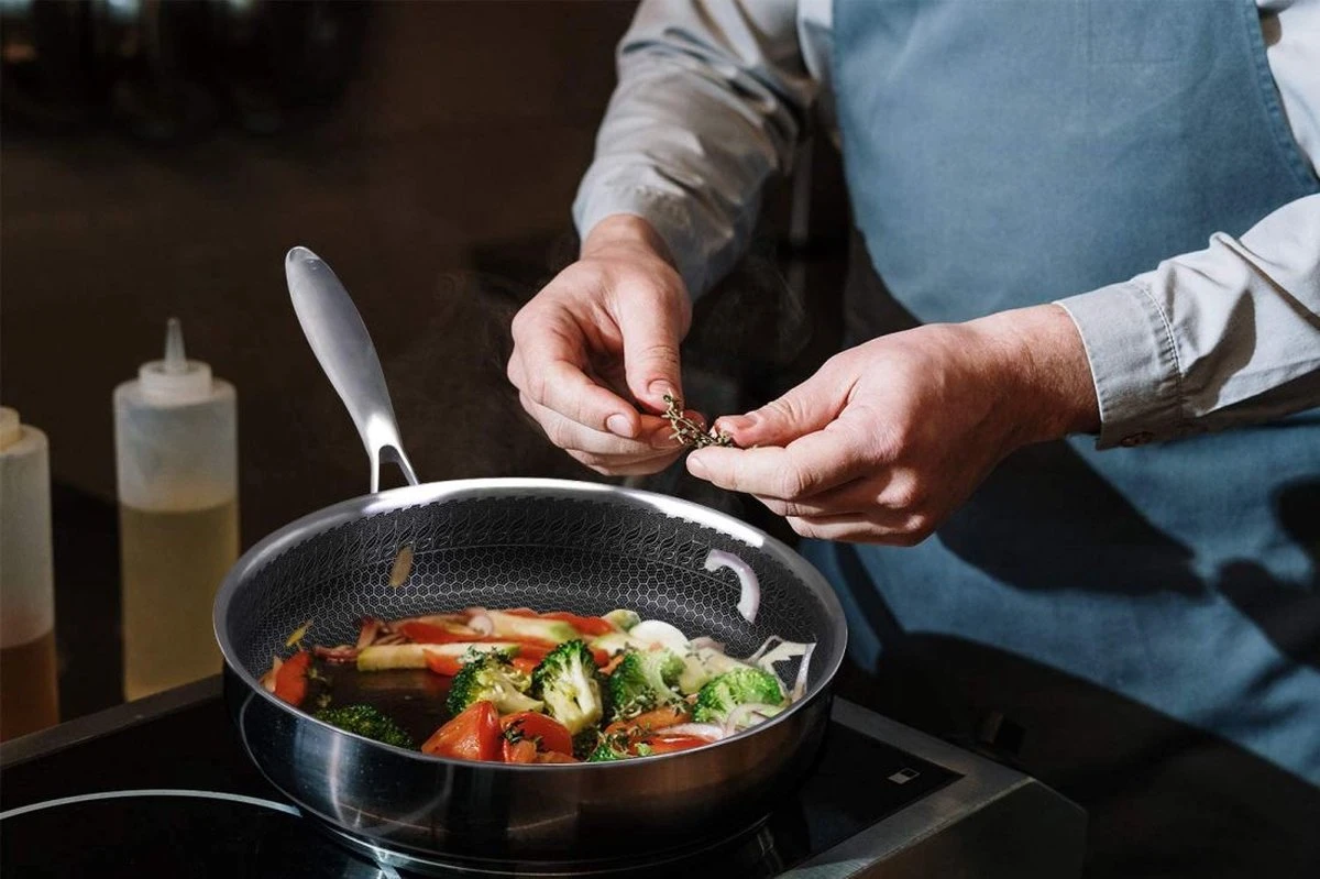 Honingraat Heavy Duty anti-aanbak Koekenpan - Steelpan - wok - met deksel 30 cm - Gas - Elektrisch - Inductie - Oven Honingraat Heavy Duty Anti-aanbak Koekenpan - Steelpan - Wok - Met Deksel 30 Cm - Gas - Elektrisch - Inductie - Oven -Keuken Pot 1200x799 55