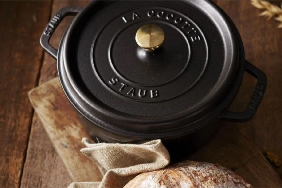 Staub Ronde Braadpan - Ø28 cm - Zwart Staub Ronde Braadpan - Ø28 Cm - Zwart -Keuken Pot 1200x799 75