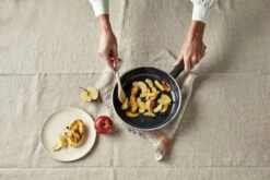 Demeyere Alu Cosi 3 Koekenpan - Ceraforce - 20 Cm - PTFE-vrij 5 Demeyere Alu Cosi 3 Koekenpan - Ceraforce - 20 Cm - PTFE-vrij -Keuken Pot 1200x800 117