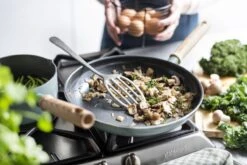 GreenPan Mayflower Koekenpannenset Ø 20cm + Ø 24cm + 1 Accessoire - Lichtblauw - Inductie - PFAS-vrij -Keuken Pot 1200x800 130