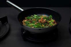 Combekk Koekenpan Ceramic Pro - Koekenpan - Anti-aanbak - Keramisch - Roestvrijstaal - 28cm 6 Combekk Koekenpan Ceramic Pro - Koekenpan - Anti-aanbak - Keramisch - Roestvrijstaal - 28cm -Keuken Pot 1200x800 180