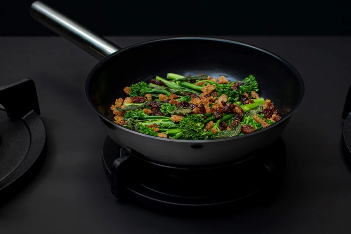 Combekk Koekenpan Ceramic Pro - Koekenpan - Anti-aanbak - keramisch - roestvrijstaal - 28cm Combekk Koekenpan Ceramic Pro - Koekenpan - Anti-aanbak - Keramisch - Roestvrijstaal - 28cm -Keuken Pot 1200x800 180