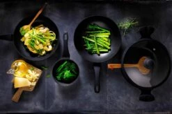 Mammoet Essentials Vesucio Braadpan - 28cm - Anti-aanbaklaag - Met Deksel 3 Mammoet Essentials Vesucio Braadpan - 28cm - Anti-aanbaklaag - Met Deksel -Keuken Pot 1200x800 190