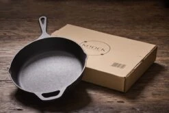 Koock Amsterdam® Skillet - Gietijzer - 25cm - Koekenpan - Geschikt Voor Alle Warmtebronnen -Keuken Pot 1200x800 50