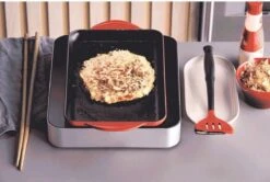 Le Creuset - Gietijzeren Grillplaat - 32x22cm - Kersenrood -Keuken Pot 1200x807 7