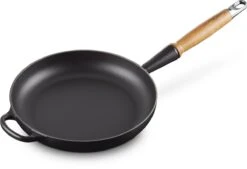 Le Creuset Koekenpan Signature Mat Zwart - ø 28 Cm / 2.6 Liter - Geëmailleerde Anti-aanbaklaag 8 Le Creuset Koekenpan Signature Mat Zwart - ø 28 Cm / 2.6 Liter - Geëmailleerde Anti-aanbaklaag -Keuken Pot 1200x823 6