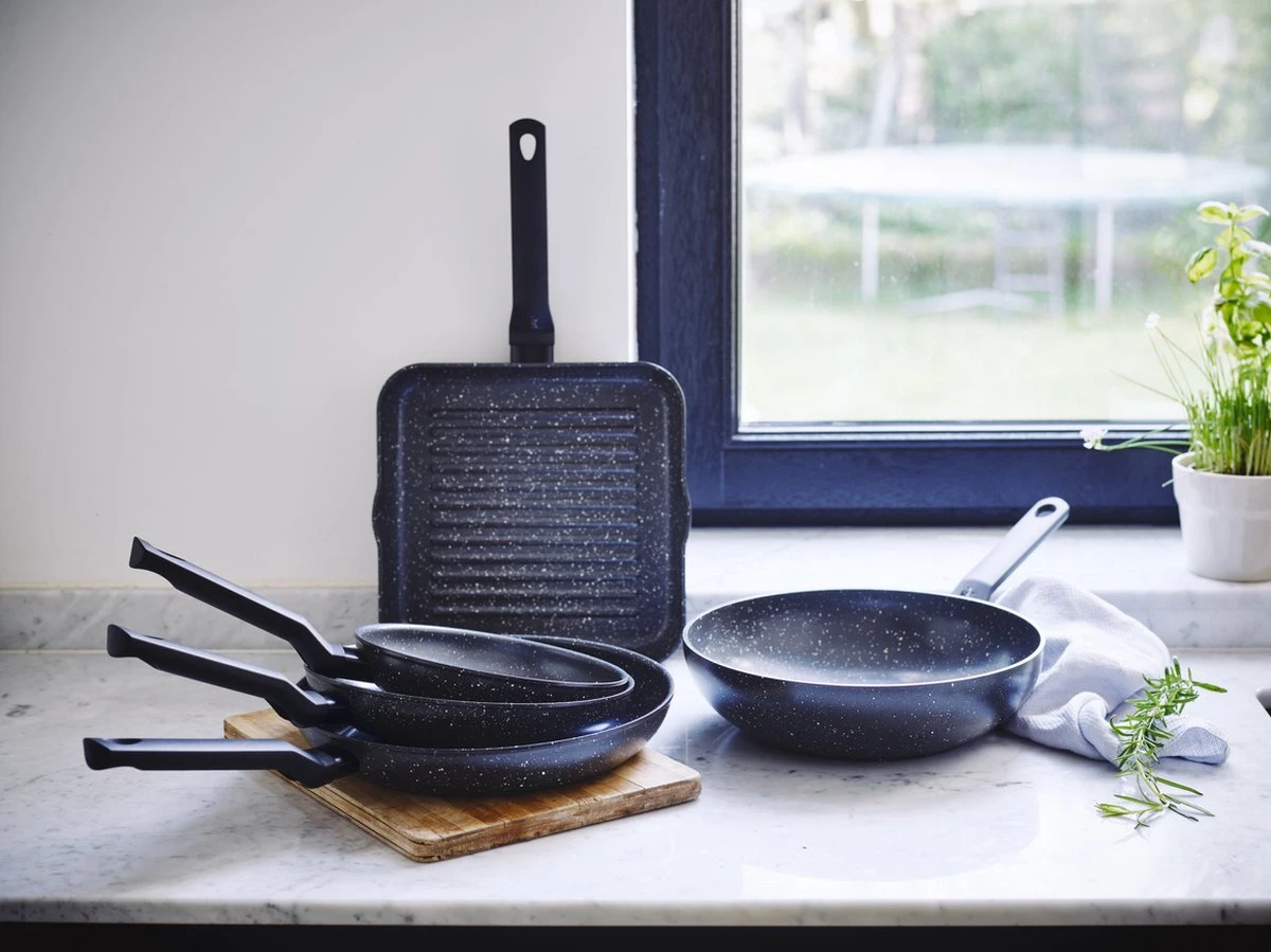 BK Universe koekenpan Ø 24cm - inductie - anti-aanbak - PFAS-vrij BK Universe Koekenpan Ø 24cm - Inductie - Anti-aanbak - PFAS-vrij -Keuken Pot 1200x899 16