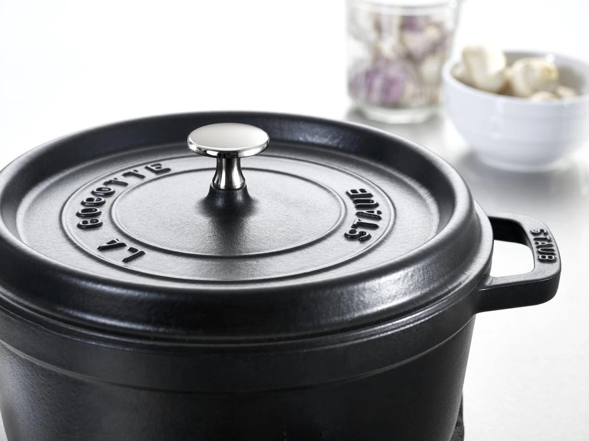 Staub Ronde Braadpan - Ø28 cm - Zwart Staub Ronde Braadpan - Ø28 Cm - Zwart -Keuken Pot 1200x899 25