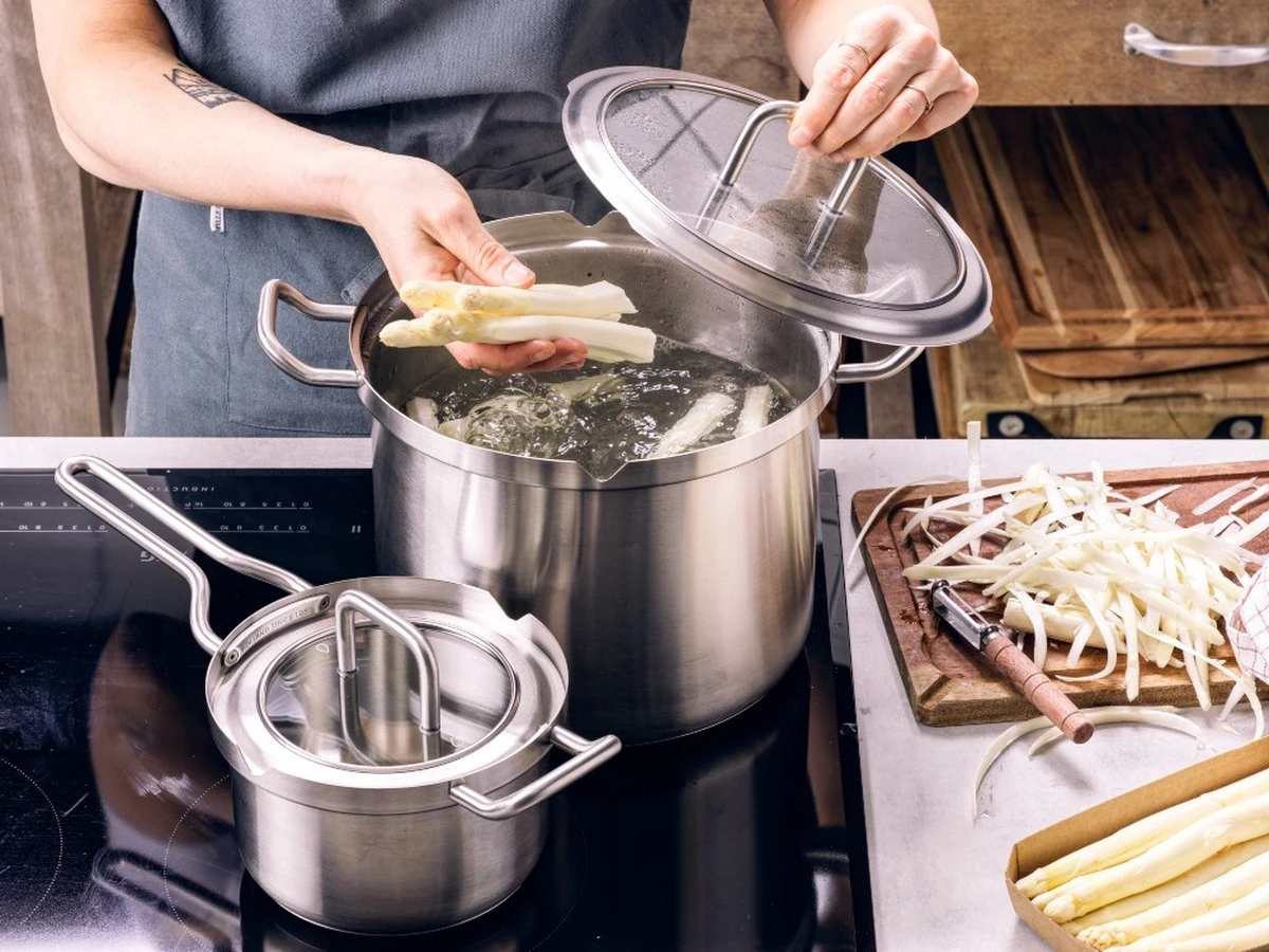 BK Q-linair Master Glas pannenset - 5-delig - glazen deksel - veilig afgietsysteem - inductie BK Q-linair Master Glas Pannenset - 5-delig - Glazen Deksel - Veilig Afgietsysteem - Inductie -Keuken Pot 1200x900 9