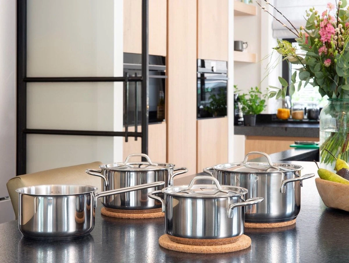 Sola Pannenset Mirage - 4 delig - Ø 16,16,18,20 cm - Zilver - RVS - Sandwichbodem Sola Pannenset Mirage - 4 Delig - Ø 16,16,18,20 Cm - Zilver - RVS - Sandwichbodem -Keuken Pot 1200x906 1