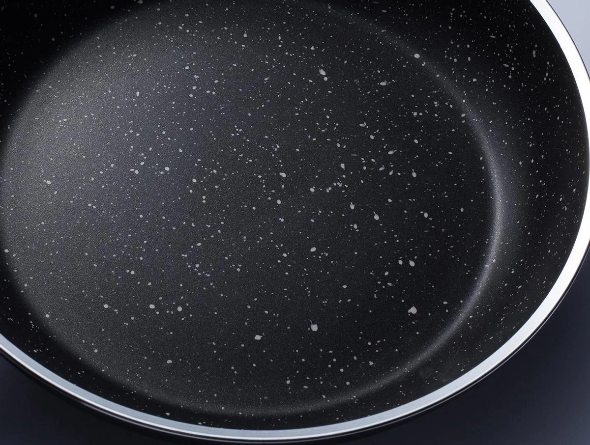 Sola Hapjespan Stonehenge - Ø 28 cm - Zwart/wit - Aluminium - Antiaanbaklaag Sola Hapjespan Stonehenge - Ø 28 Cm - Zwart/wit - Aluminium - Antiaanbaklaag -Keuken Pot 1200x906 25