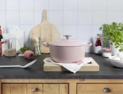 BK Bourgogne Braadpan Ø 24 Cm - Roze - Gietijzer - Inductie 5 BK Bourgogne Braadpan Ø 24 Cm - Roze - Gietijzer - Inductie -Keuken Pot 1200x912 1
