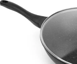 Swiss Pro+ Wokpan - Met Glazen Deksel - 28cm - Zwart 4 Swiss Pro+ Wokpan - Met Glazen Deksel - 28cm - Zwart -Keuken Pot 1200x997 3