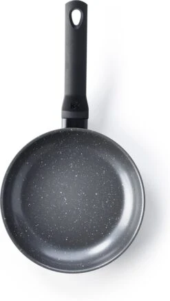 BK Universe Koekenpan Ø 24cm - Inductie - Anti-aanbak - PFAS-vrij 9 BK Universe Koekenpan Ø 24cm - Inductie - Anti-aanbak - PFAS-vrij -Keuken Pot 679x1200 1